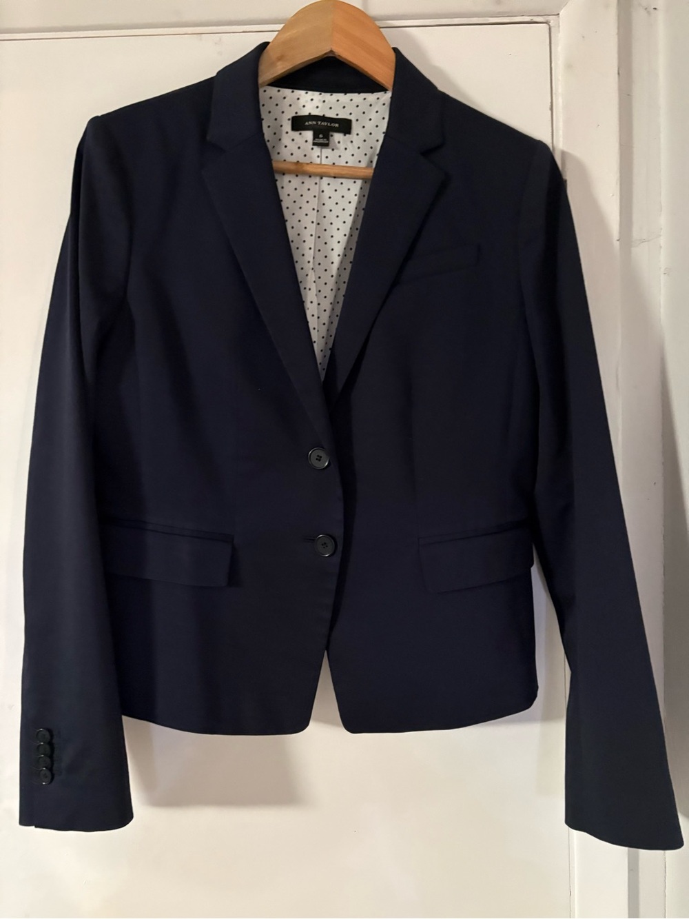 Ann Taylor Navy Women's Tailored Blazer. Size 6